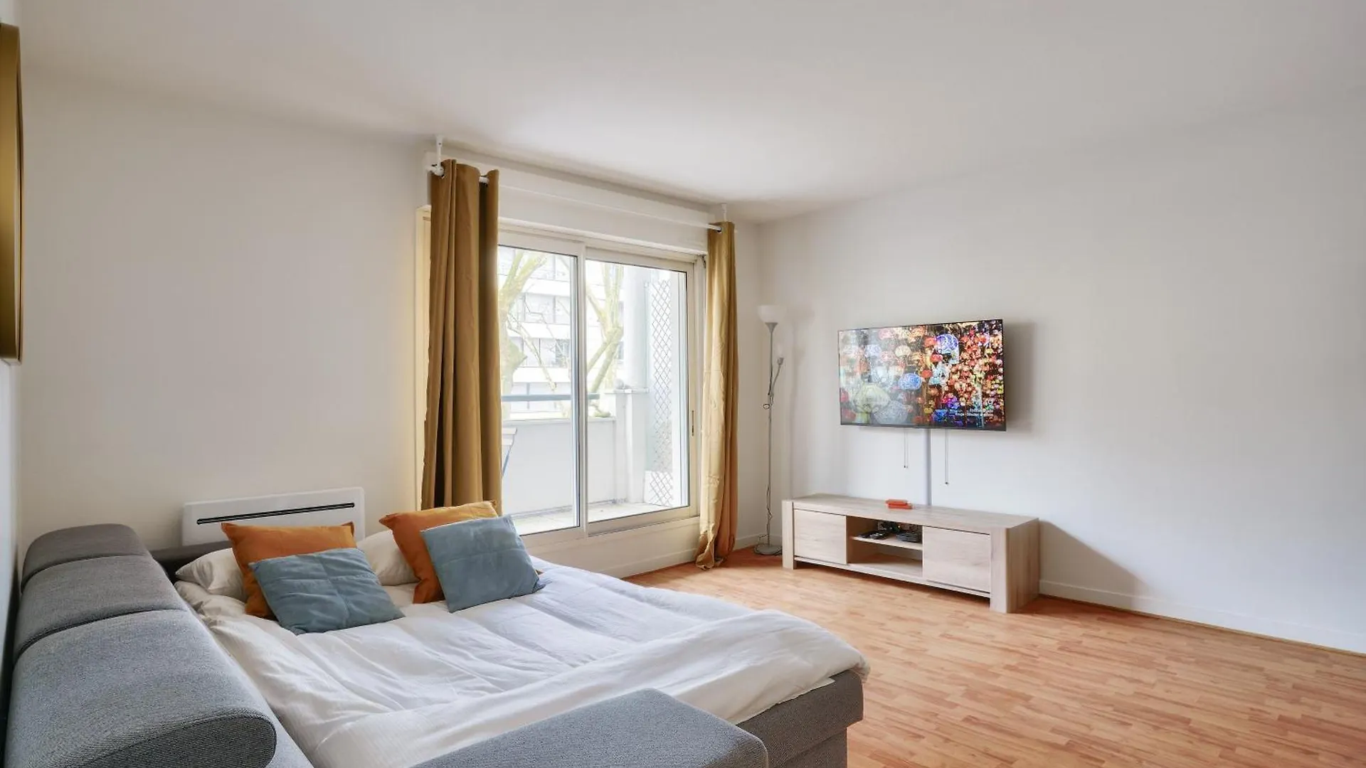 New & Cozy T2 With Balcony - Paris 18 Montmartre Apartment